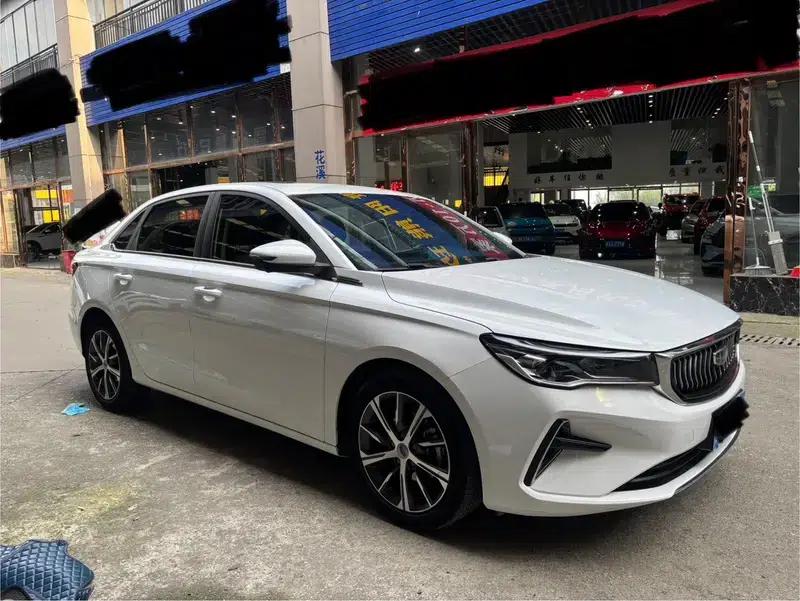 Geely Emgrand 2022 4th Generation 1.5L CVT Flagship Edition — миниатюра 3