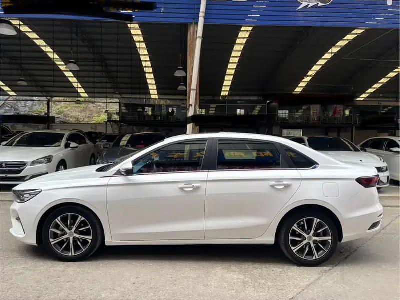 Geely Emgrand 2022 4th Generation 1.5L CVT Flagship Edition — миниатюра 4