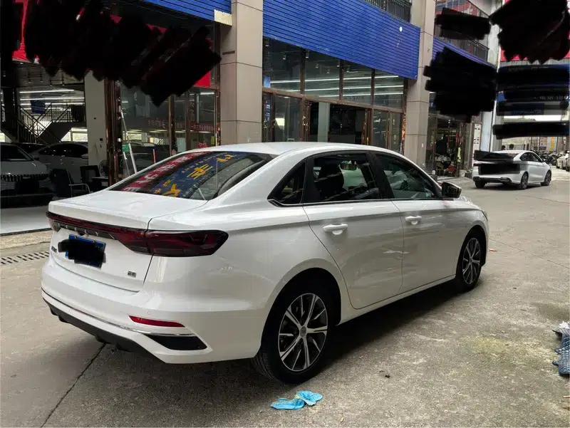 Geely Emgrand 2022 4th Generation 1.5L CVT Flagship Edition — миниатюра 7