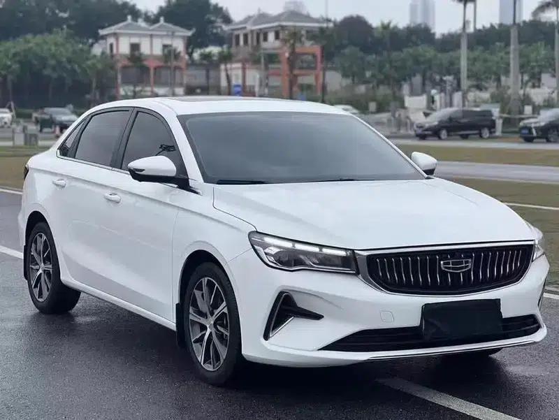 Geely Emgrand 2022 4th Generation 1.5L CVT Elite — миниатюра 3