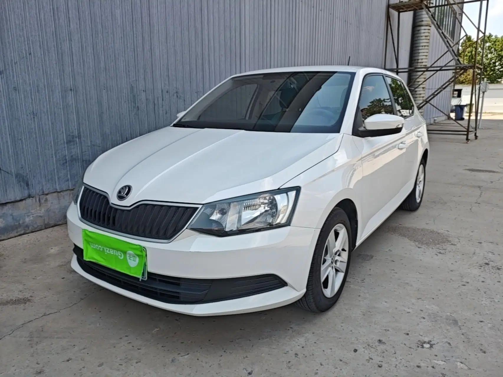 Skoda Fabia 2017 1.4L Automatic Car Enjoy Edition — миниатюра 1