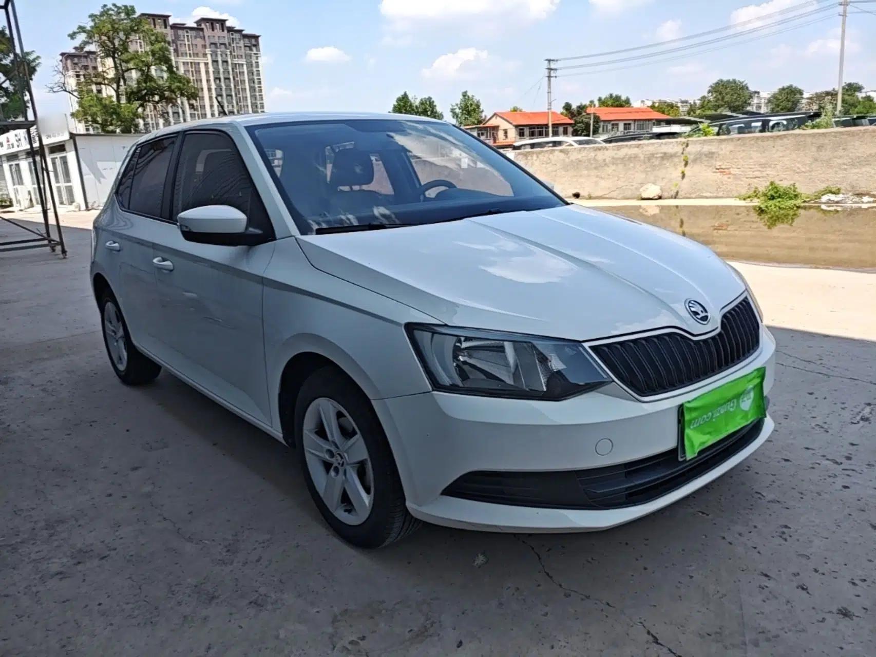 Skoda Fabia 2017 1.4L Automatic Car Enjoy Edition — миниатюра 12