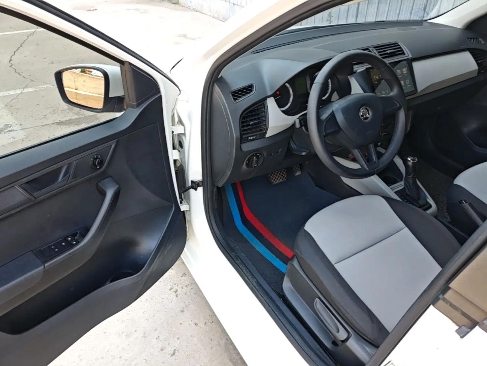 Skoda Fabia 2017 1.4L Automatic Car Enjoy Edition — миниатюра 23