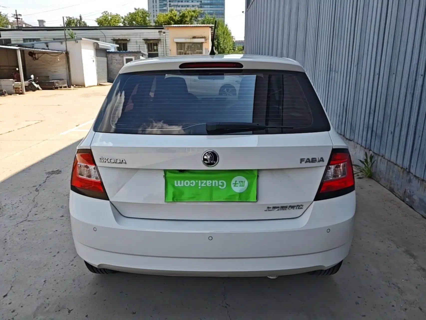 Skoda Fabia 2017 1.4L Automatic Car Enjoy Edition — миниатюра 5