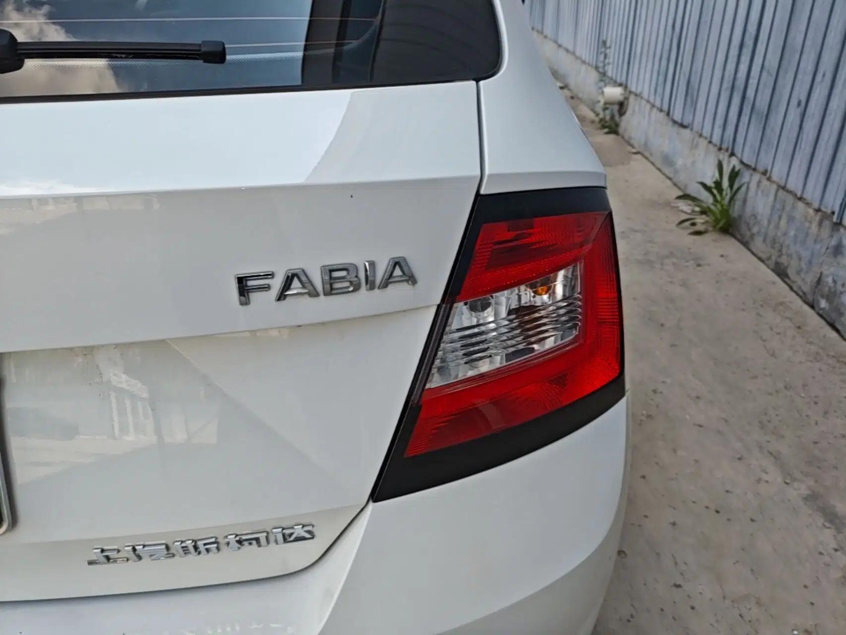 Skoda Fabia 2017 1.4L Automatic Car Enjoy Edition — миниатюра 9