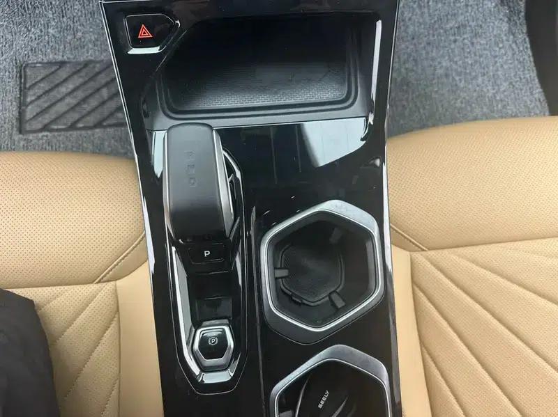 Geely Boyue L 2023 1.5TD DCT Premium Edition — миниатюра 15