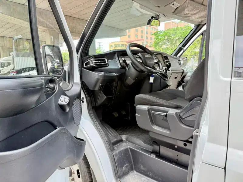 Fushun 2023 2.0T Manual Diesel Mid-Wheelbase Mid-Roof Commercial Multi-Purpose Passenger Van (6 Seats) — миниатюра 19