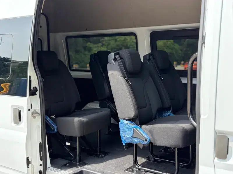 Fushun 2023 2.0T Manual Diesel Mid-Wheelbase Mid-Roof Commercial Multi-Purpose Passenger Van (6 Seats) — миниатюра 6