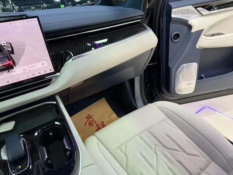 ZEEKR 009 2024 Model, Six-Seat Executive Edition, Four-Wheel Drive, 108kWh — миниатюра 8