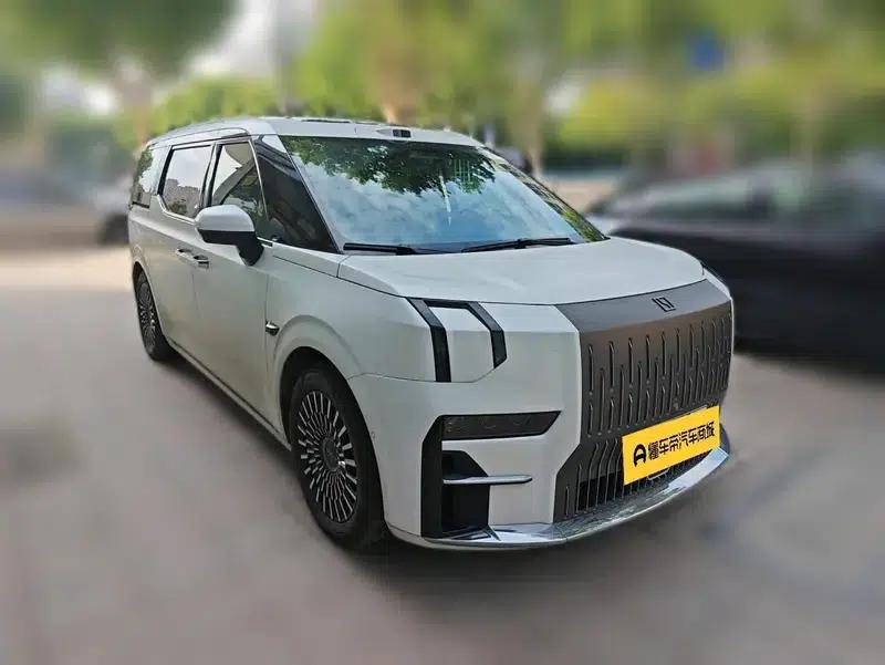 ZEEKR 009 2024 Model, Six-Seat Executive Edition, Four-Wheel Drive, 108kWh — миниатюра 3