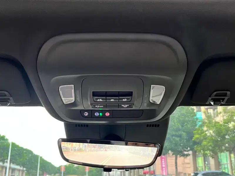 Cadillac CT5 2024 28T Platinum Edition — миниатюра 9