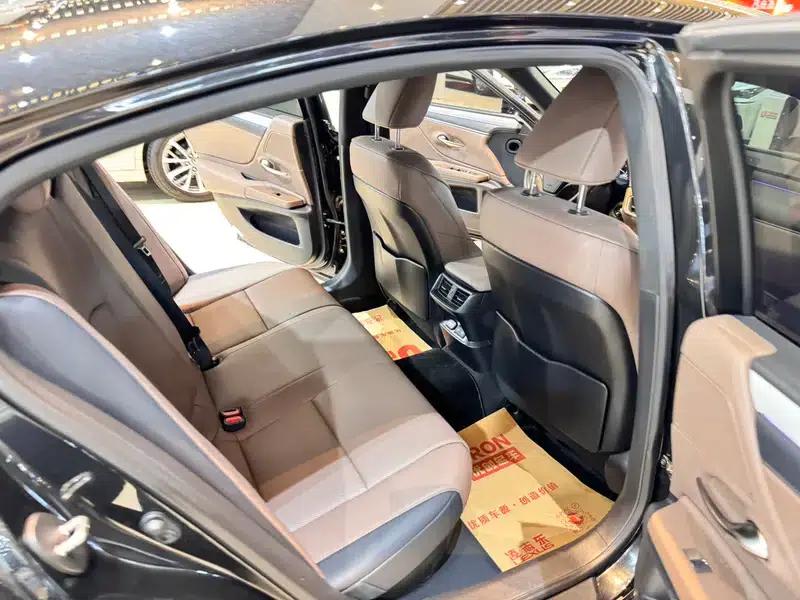 Lexus ES 2025 300h Premium Edition — миниатюра 30