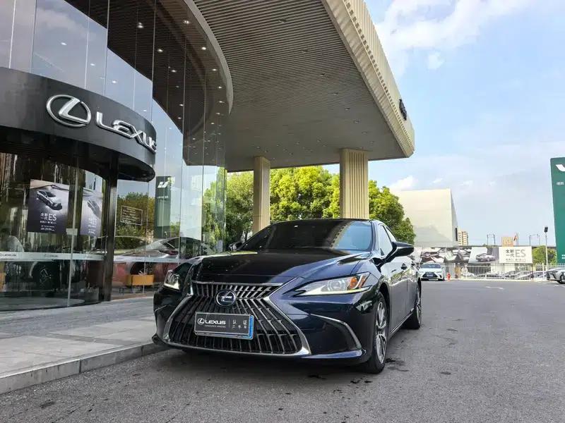 Lexus ES 2021 300h Premium Edition — миниатюра 1
