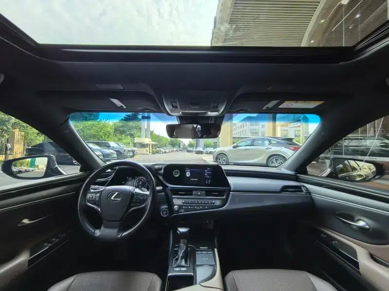 Lexus ES 2021 300h Premium Edition — миниатюра 11