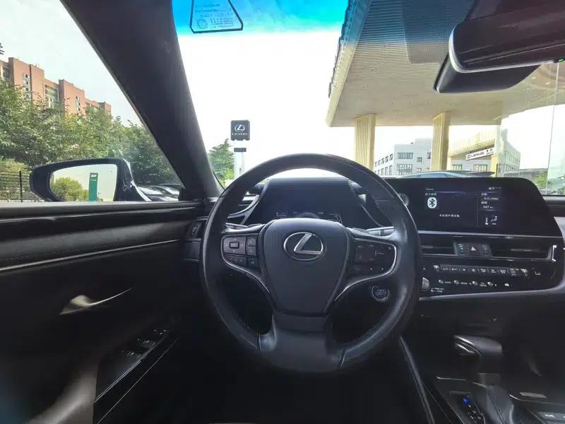 Lexus ES 2021 300h Premium Edition — миниатюра 14