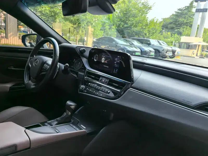 Lexus ES 2021 300h Premium Edition — миниатюра 15