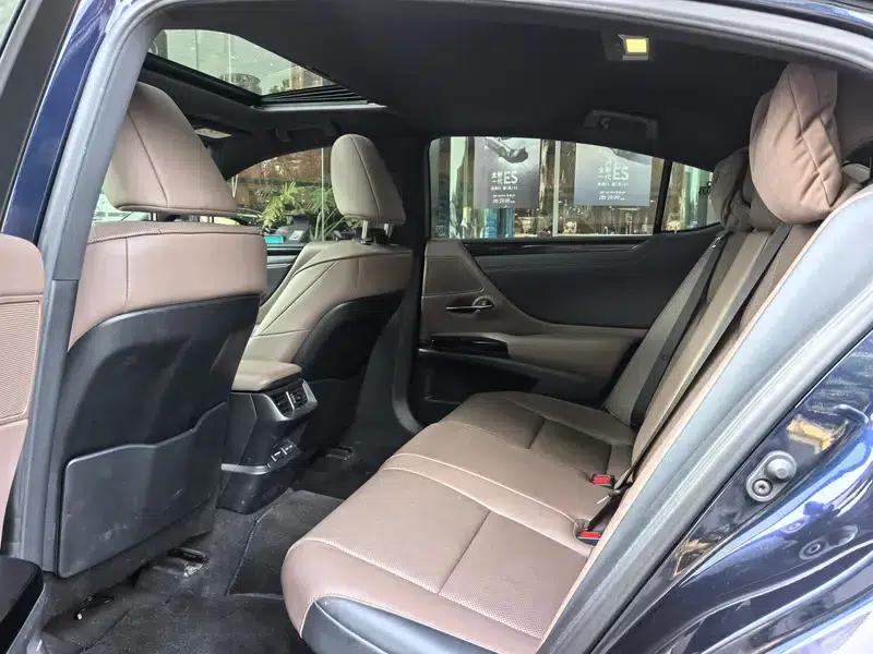 Lexus ES 2021 300h Premium Edition — миниатюра 17