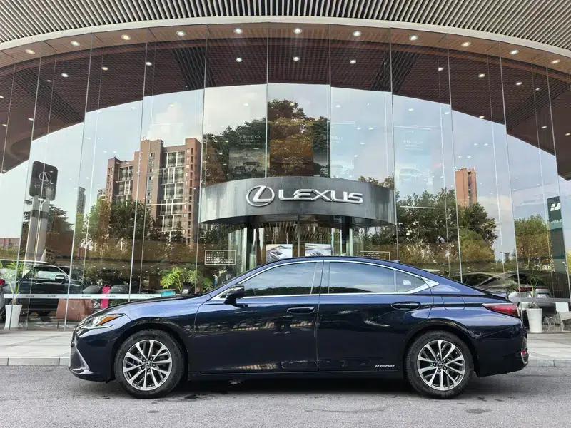 Lexus ES 2021 300h Premium Edition — миниатюра 4