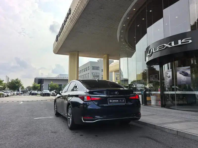 Lexus ES 2021 300h Premium Edition — миниатюра 5