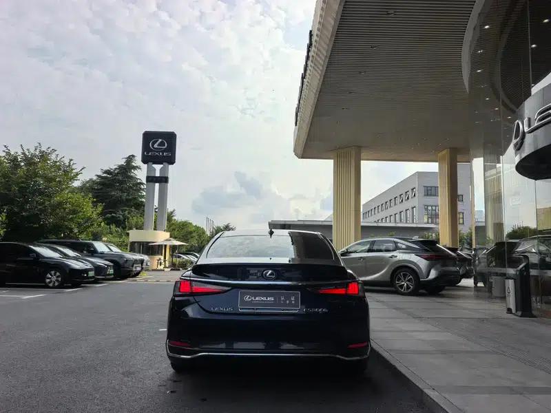 Lexus ES 2021 300h Premium Edition — миниатюра 6