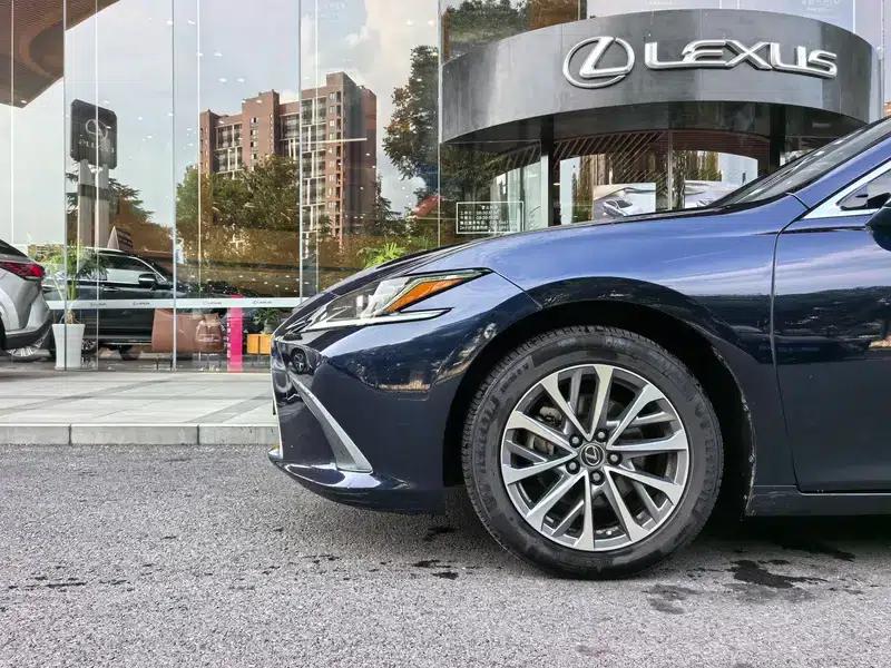 Lexus ES 2021 300h Premium Edition — миниатюра 7
