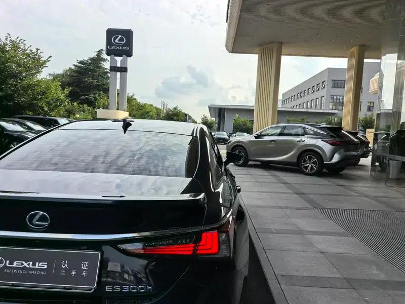 Lexus ES 2021 300h Premium Edition — миниатюра 9