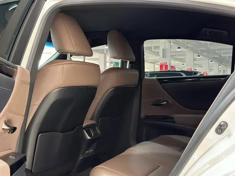 Lexus ES 2021 300h Premium Edition — миниатюра 11