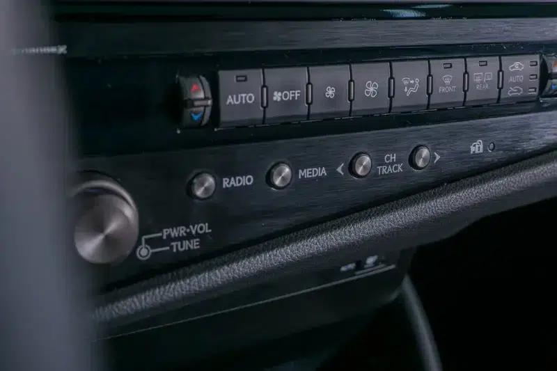 Lexus ES 2024 200 Premium Edition — миниатюра 15