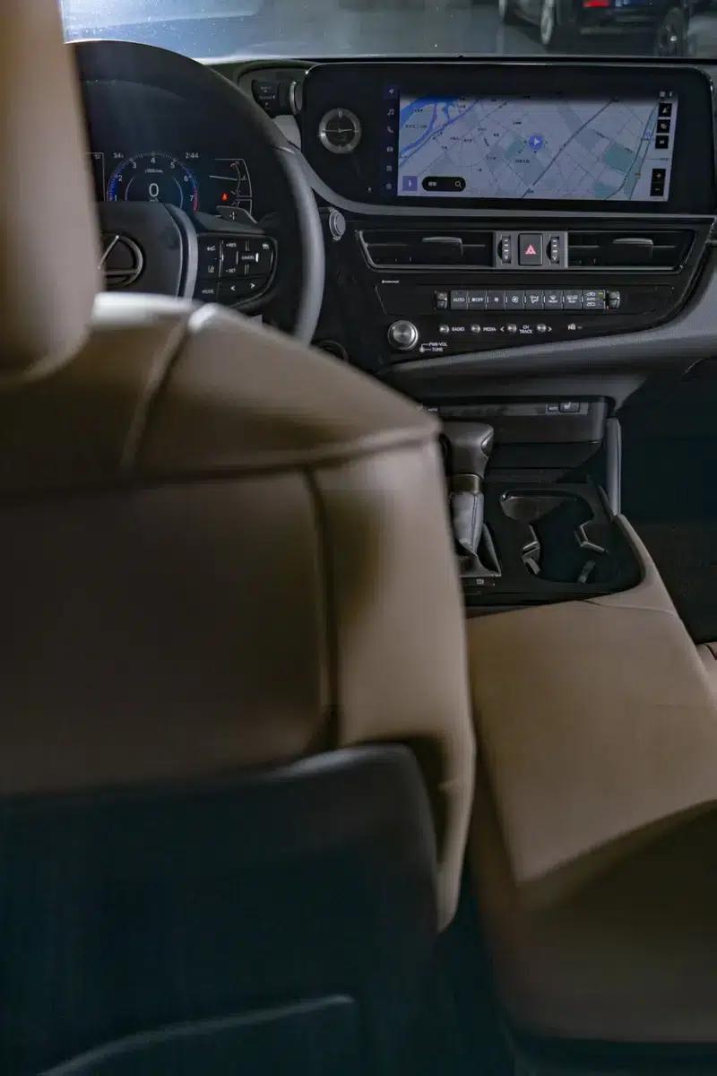 Lexus ES 2024 200 Premium Edition — миниатюра 25