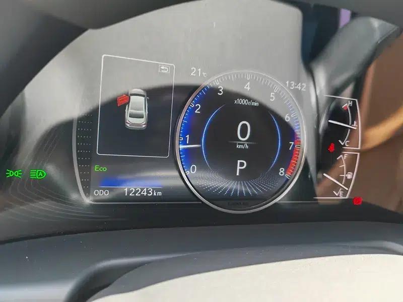 Lexus ES 2025 200 Premium Edition — миниатюра 10