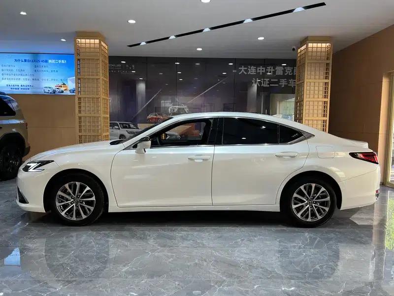 Lexus ES 2025 200 Premium Edition — миниатюра 2