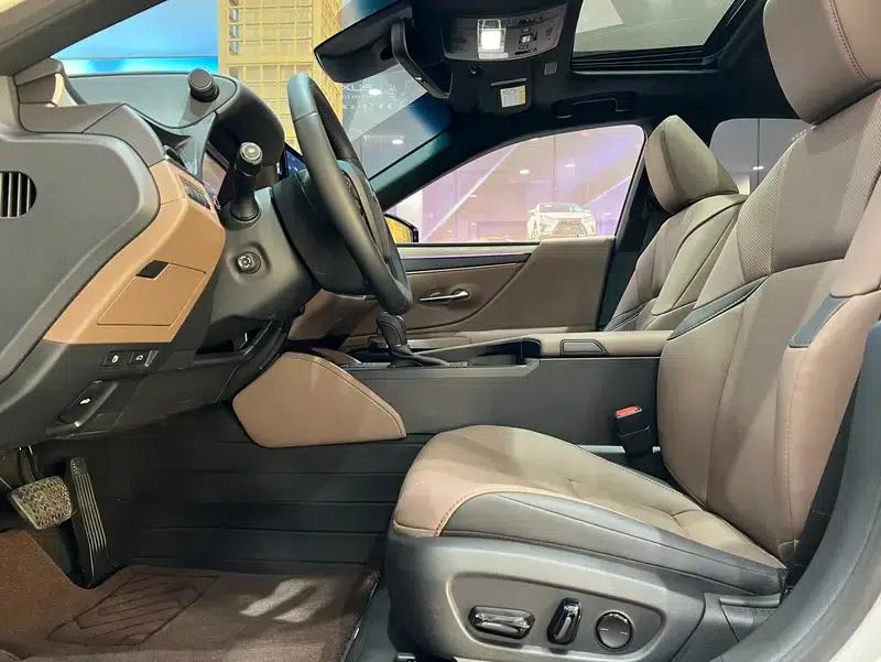 Lexus ES 2025 200 Premium Edition — миниатюра 13