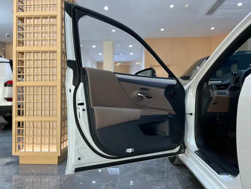 Lexus ES 2025 200 Premium Edition — миниатюра 15