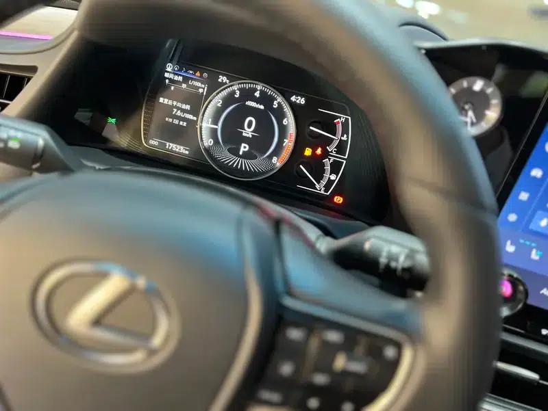 Lexus ES 2025 200 Premium Edition — миниатюра 10