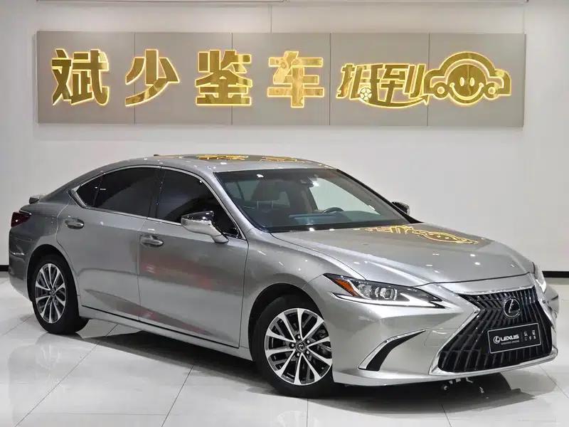 Lexus ES 2022 300h Premium Edition — миниатюра 3