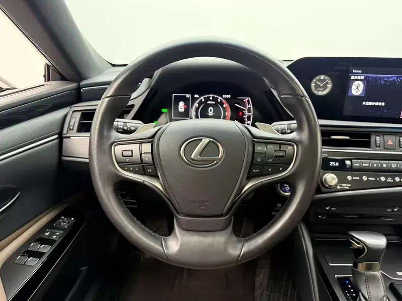 Lexus ES 2021 300h Premium Edition — миниатюра 9