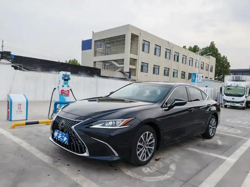Lexus ES 2022 200 Premium Edition — миниатюра 1