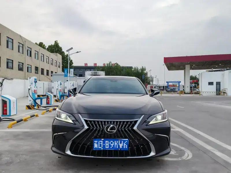 Lexus ES 2022 200 Premium Edition — миниатюра 2