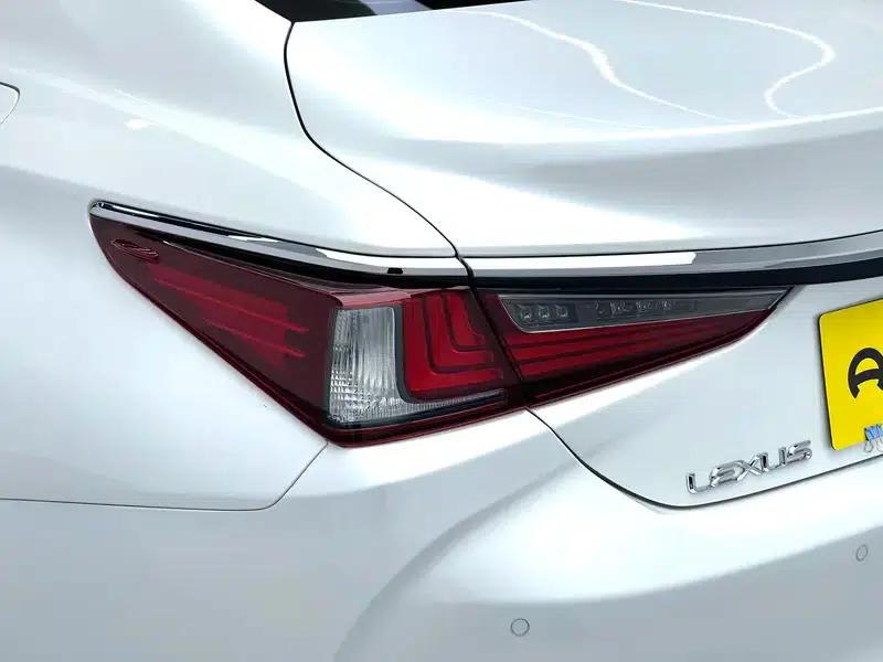 Lexus ES 2022 200 Premium Edition — миниатюра 13
