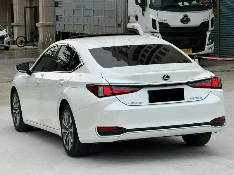Lexus ES 2022 200 Premium Edition — миниатюра 3
