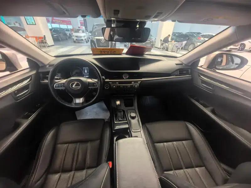 2017 Lexus ES 300h Mark Levinson Comfort Edition — миниатюра 13