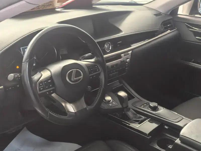 2017 Lexus ES 300h Mark Levinson Comfort Edition — миниатюра 15