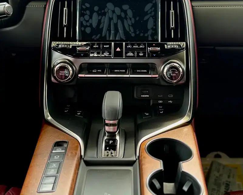 Lexus LX 2025 700h Territory Edition — миниатюра 7
