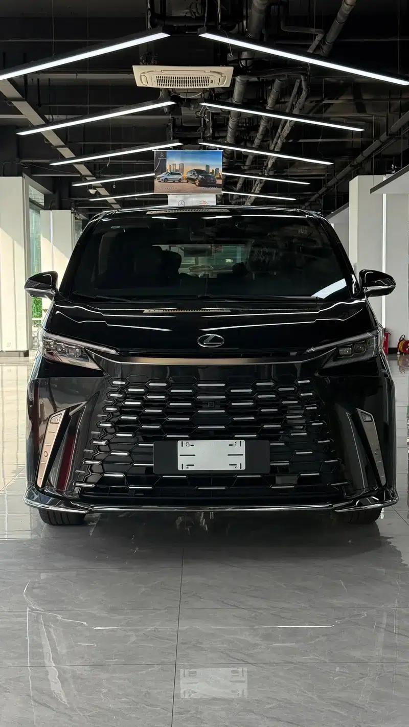 Lexus LM 2026 2.5L Automatic 4WD 7-Seater (Parallel Import) — миниатюра 2