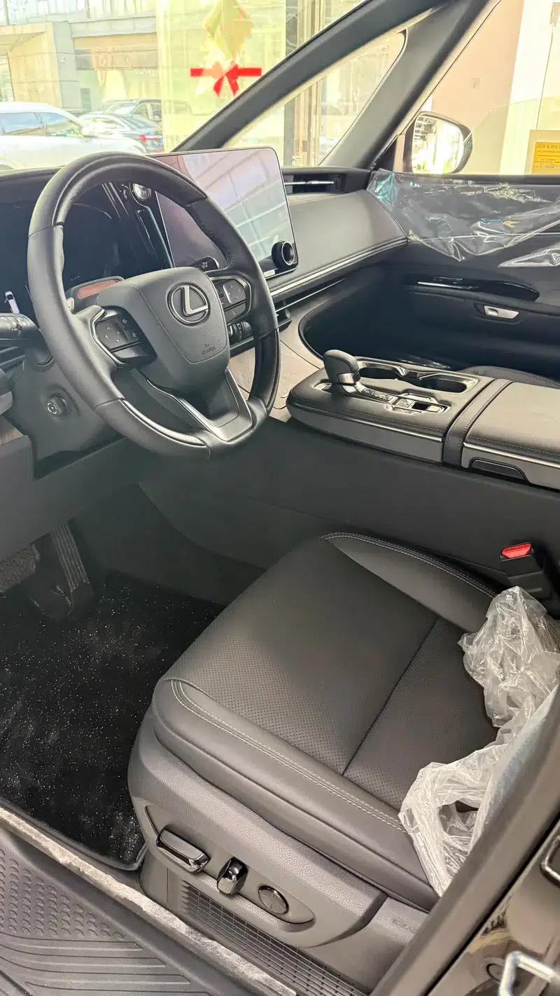 Lexus LM 2026 2.5L Automatic 4WD 7-Seater (Parallel Import) — миниатюра 8
