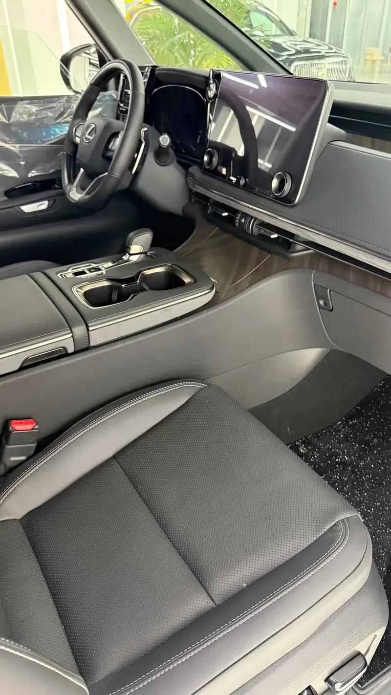 Lexus LM 2026 2.5L Automatic 4WD 7-Seater (Parallel Import) — миниатюра 9