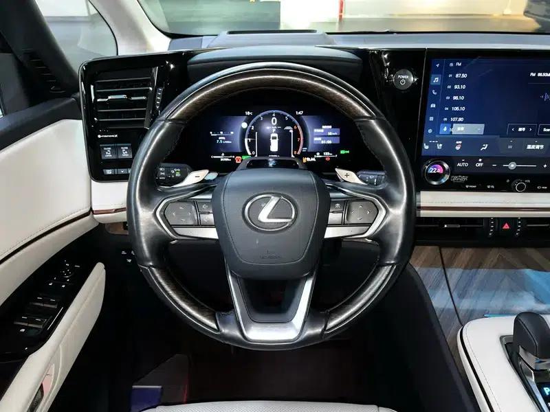 2025 Lexus LM 2.4T Automatic AWD 6-Seater Factory Custom Edition — миниатюра 13