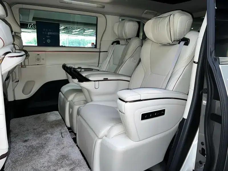 2025 Lexus LM 2.4T Automatic AWD 6-Seater Factory Custom Edition — миниатюра 15
