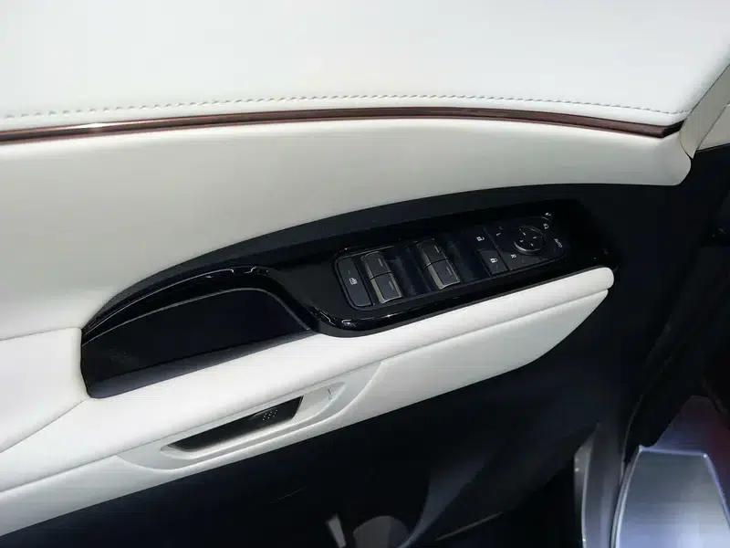 2025 Lexus LM 2.4T Automatic AWD 6-Seater Factory Custom Edition — миниатюра 17