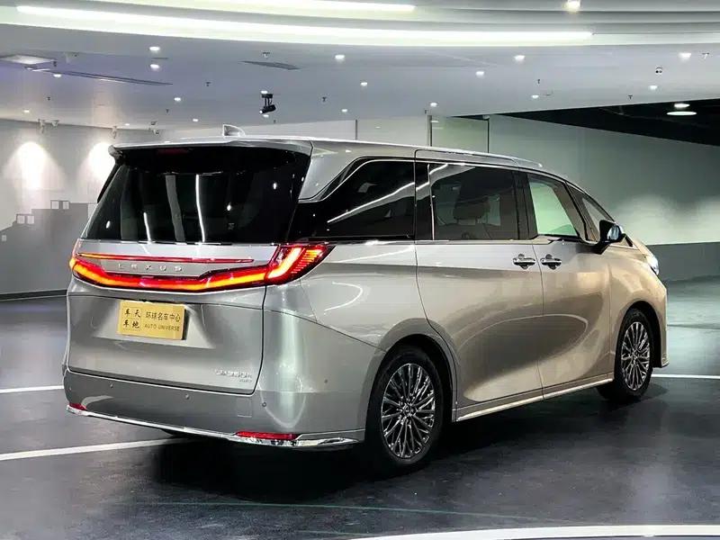 2025 Lexus LM 2.4T Automatic AWD 6-Seater Factory Custom Edition — миниатюра 4